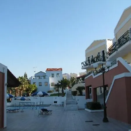 Camari Garden Aparthotel 3*